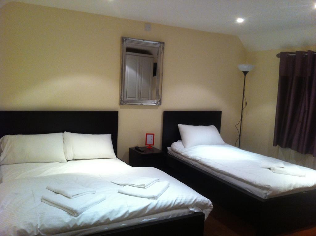 The Greyhound Cottage Чигуэлл Номер фото